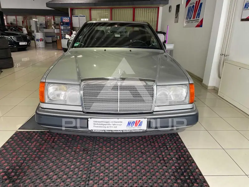 1993 Mercedes Benz E 220