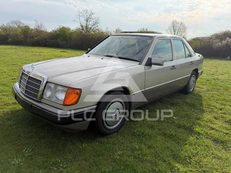1993 Mercedes Benz E 220