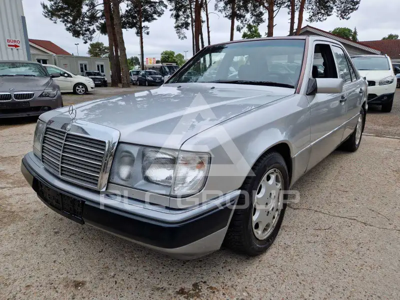 1993 Mercedes Benz E 220
