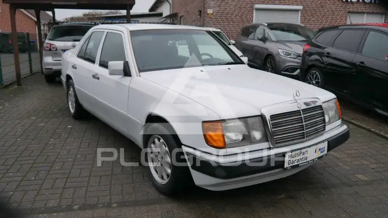 1993 Mercedes Benz E 220