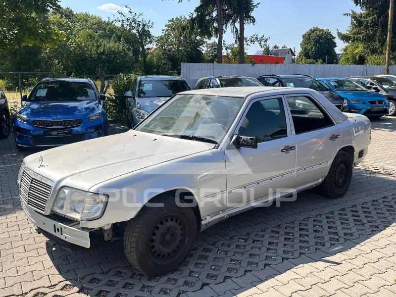 1993 Mercedes Benz E 220
