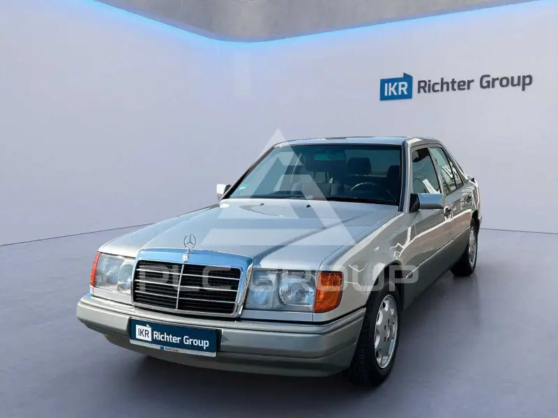 1993 Mercedes Benz E 220