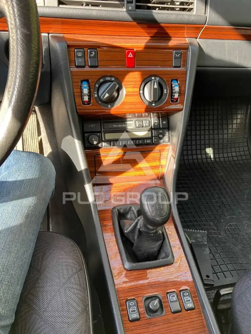 1994 Mercedes Benz E 220