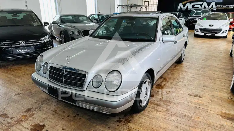 1995 Mercedes Benz E 220