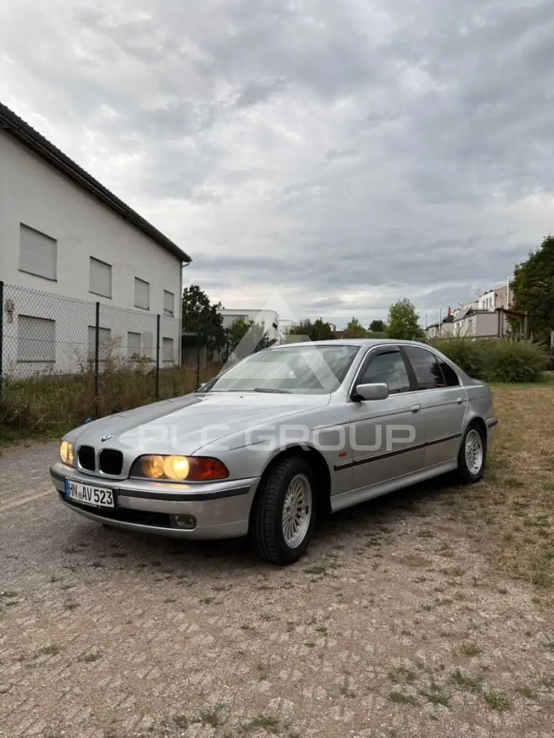 1996 BMW 523