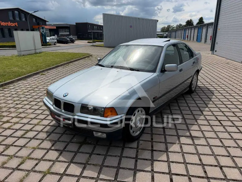 1996 BMW 320