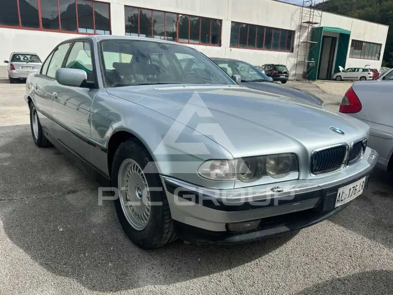 1996 BMW 728