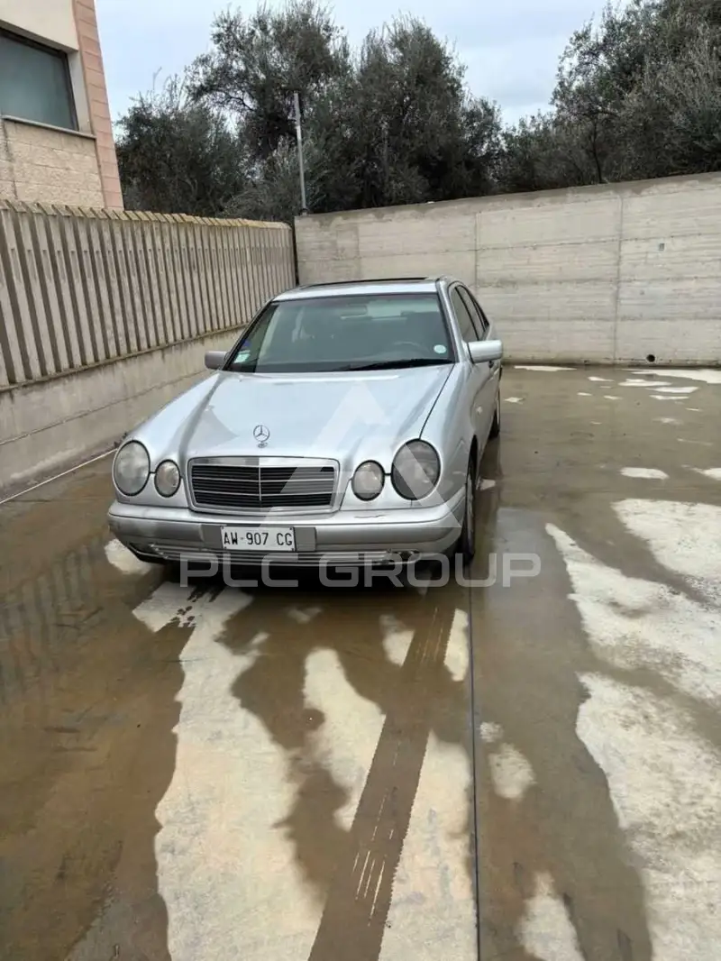 1996 Mercedes Benz E 200