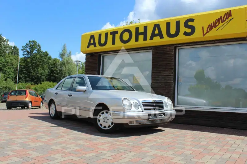 1996 Mercedes Benz E 220
