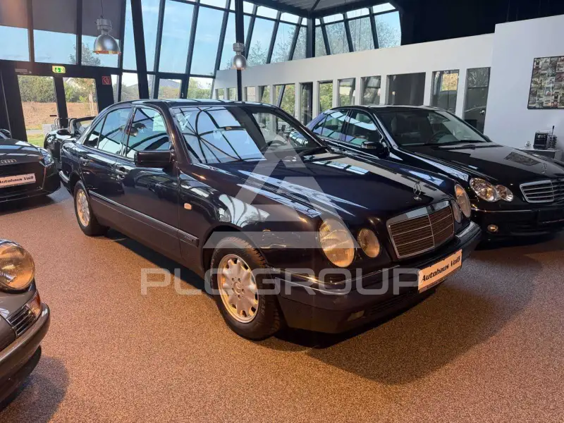 1996 Mercedes Benz E 220