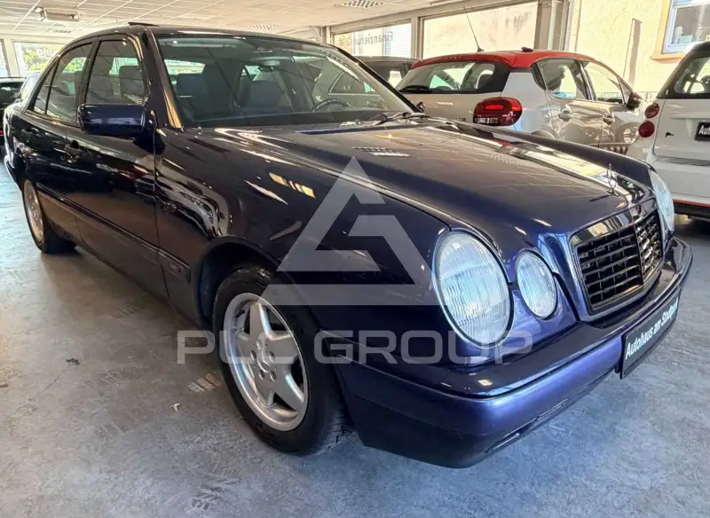 1996 Mercedes Benz E 220