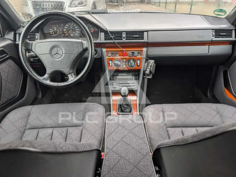 1996 Mercedes Benz E 220