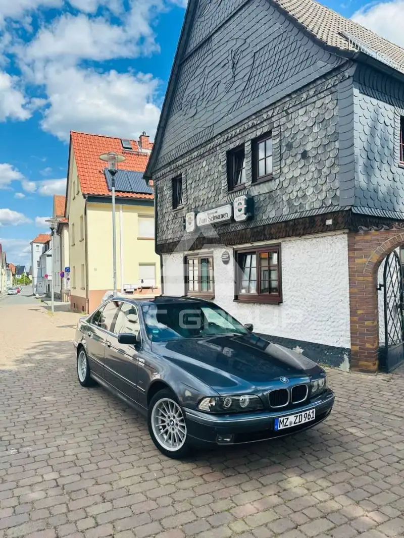 1998 BMW 523