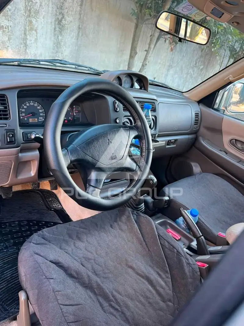 1999 Mitsubishi PAJARO