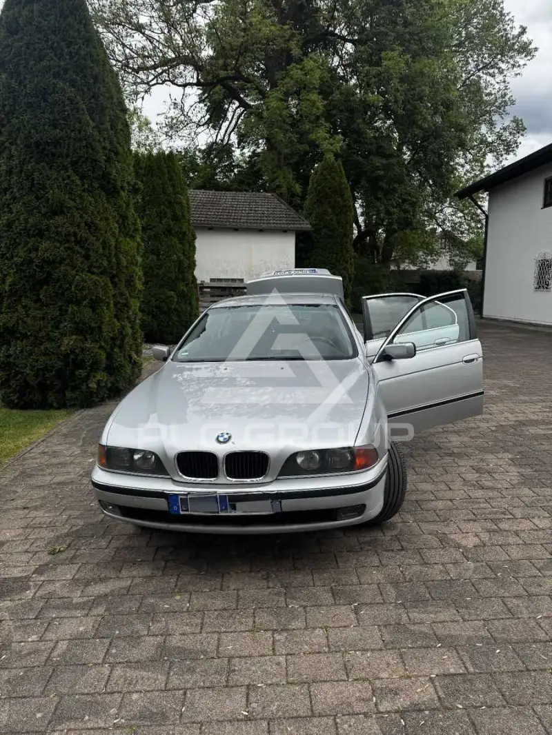1999 BMW 523