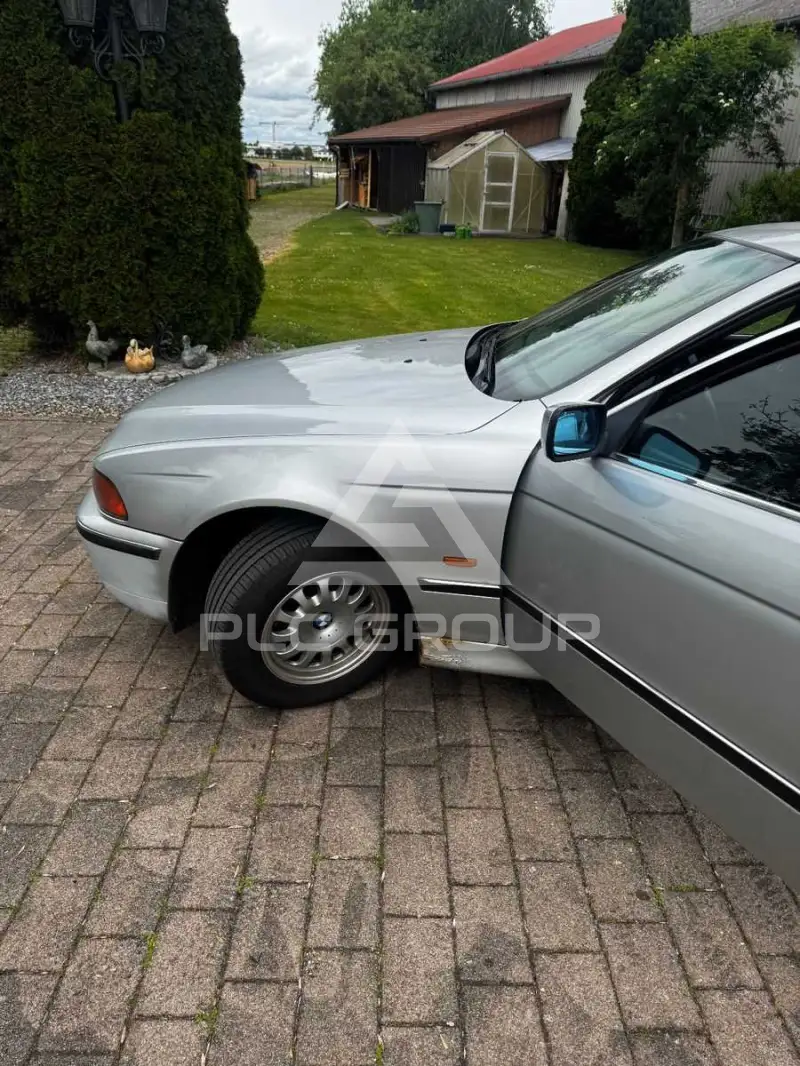 1999 BMW 523