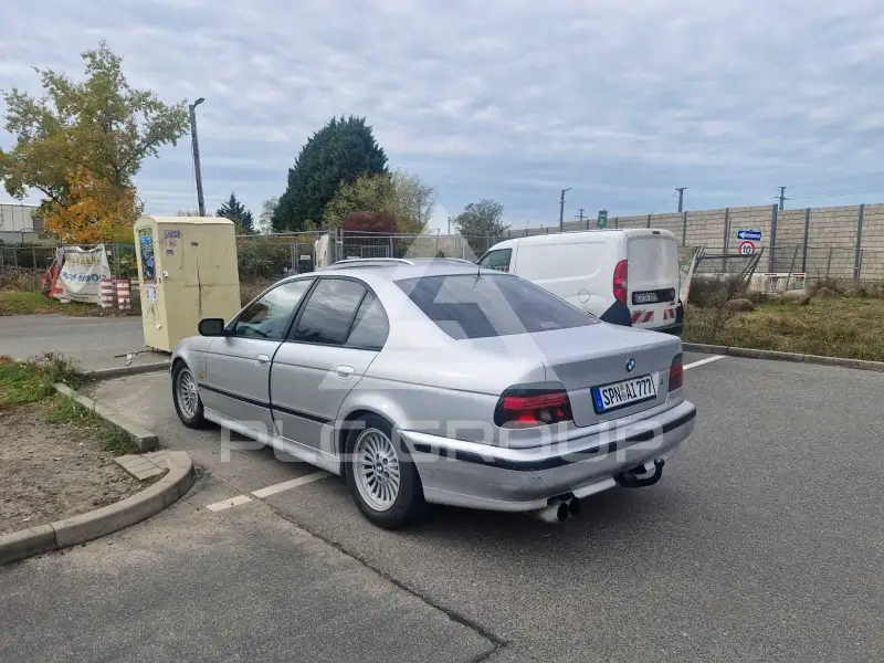 1999 BMW 523