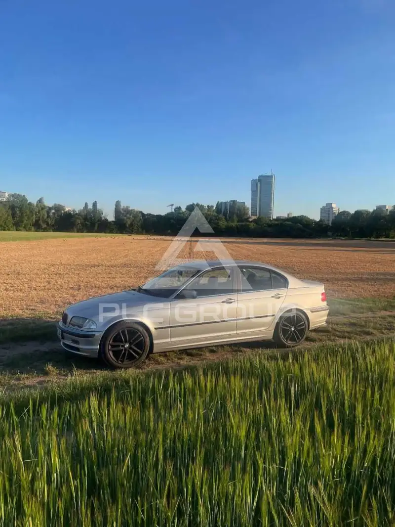 1999 BMW 320