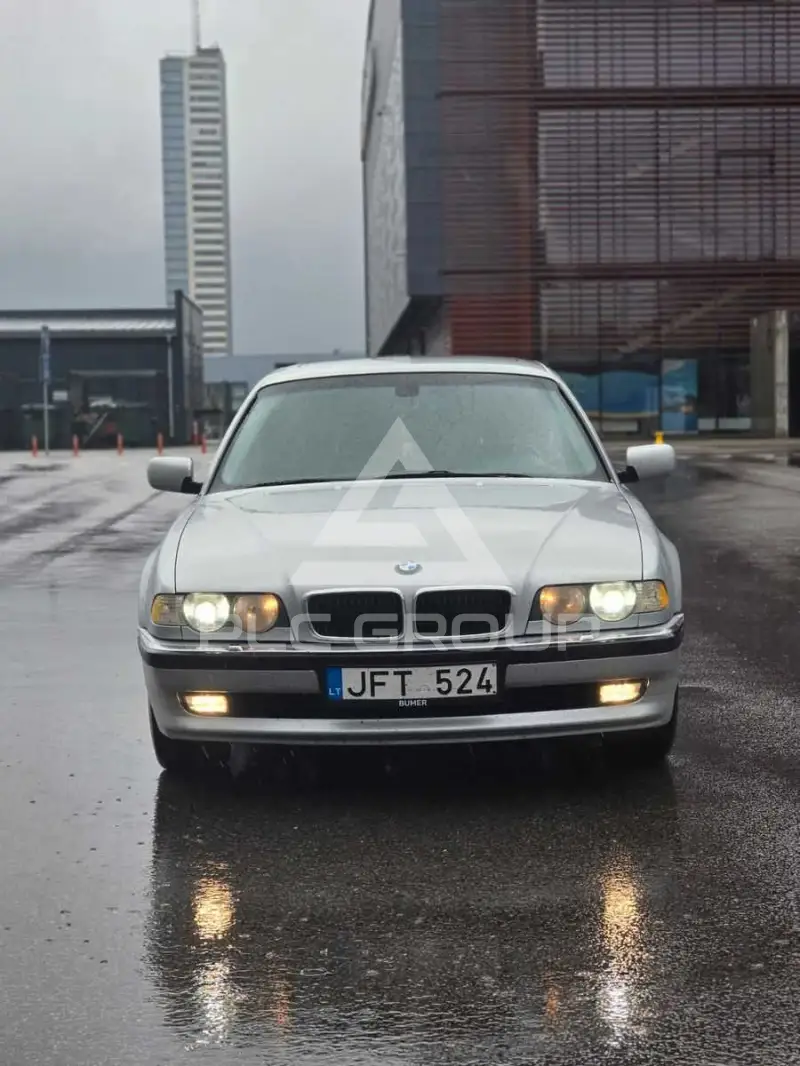 1999 BMW 730