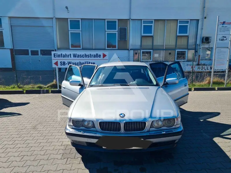 1999 BMW 728