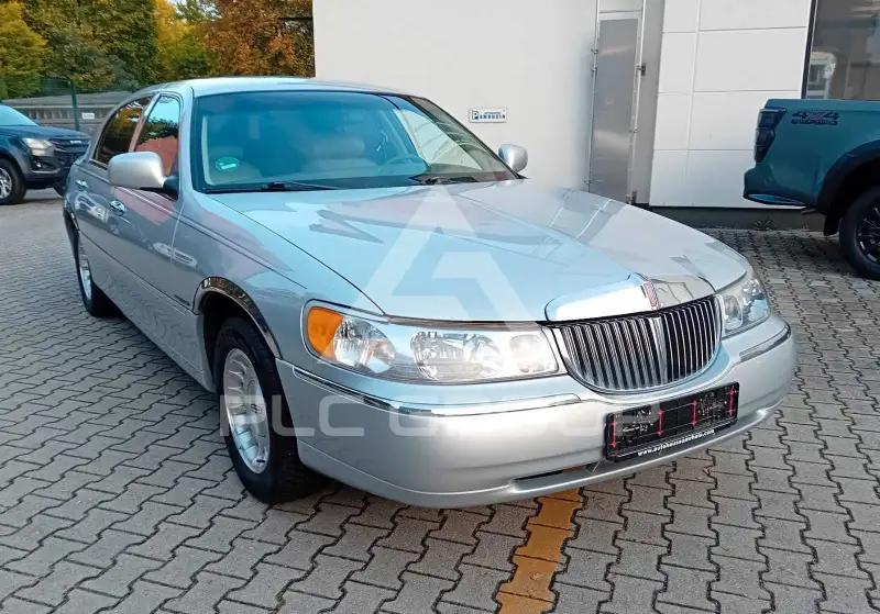 1999 Lincoln Town