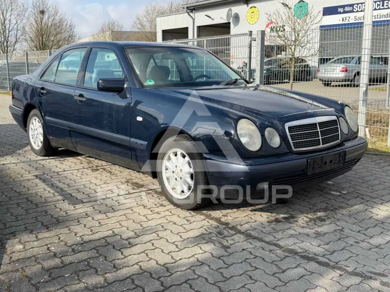 1999 Mercedes Benz E 200