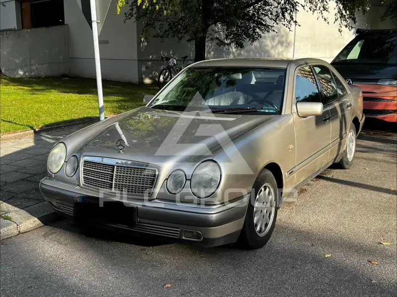 1999 Mercedes Benz E 200