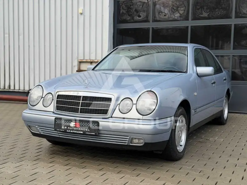 1999 Mercedes Benz E 220