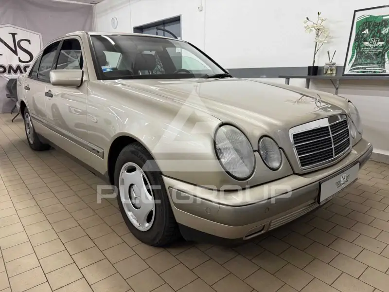 1999 Mercedes Benz E 240