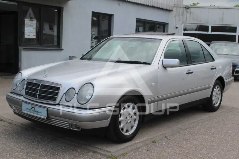 1999 Mercedes Benz E 240