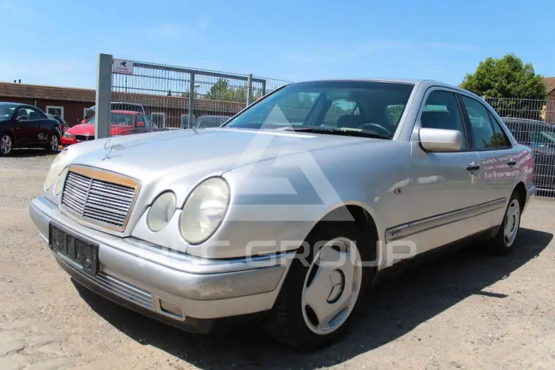 1999 Mercedes Benz E 240
