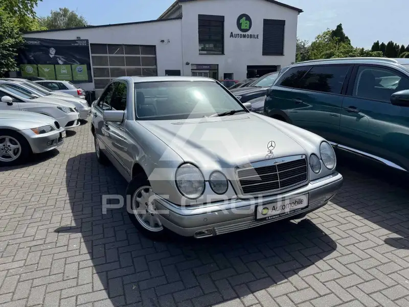 1999 Mercedes Benz E 240