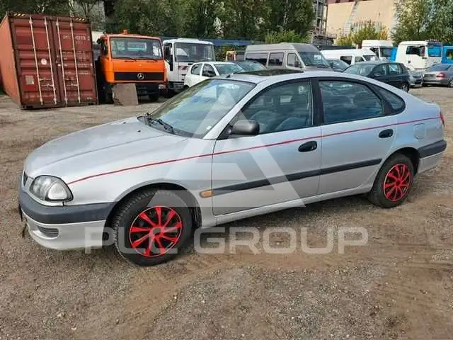 1999 Toyota Avensis