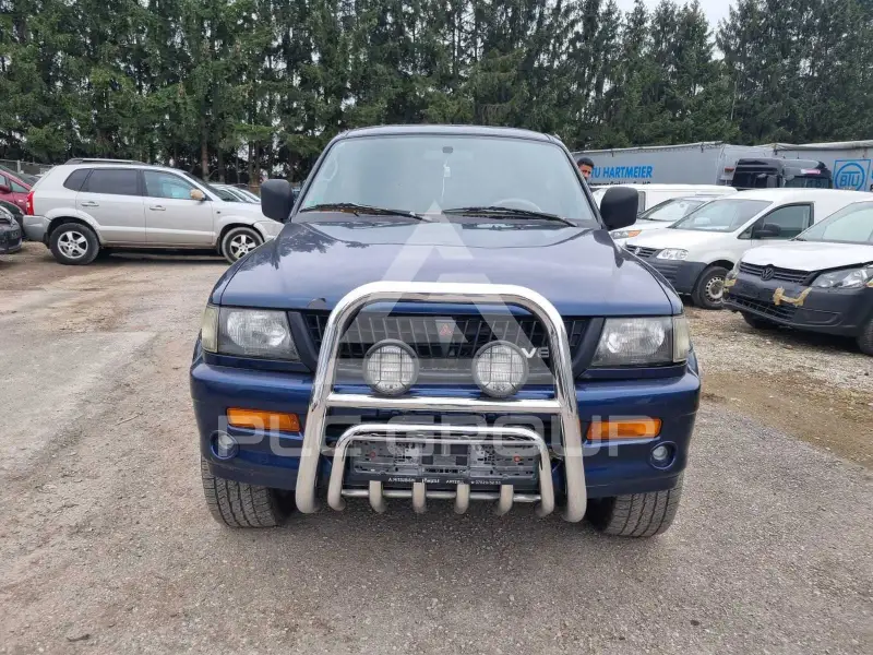 2000 Mitsubishi PAJARO