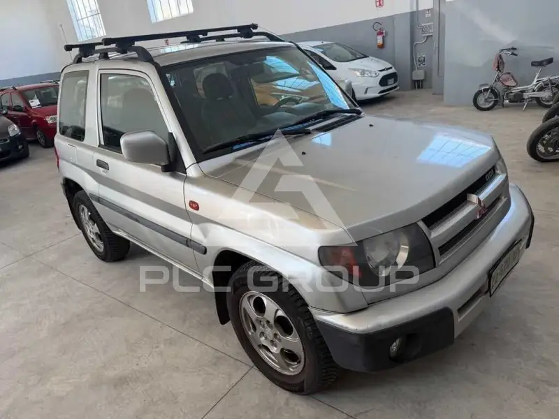2000 Mitsubishi PAJARO