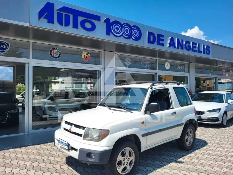 2000 Mitsubishi PAJARO