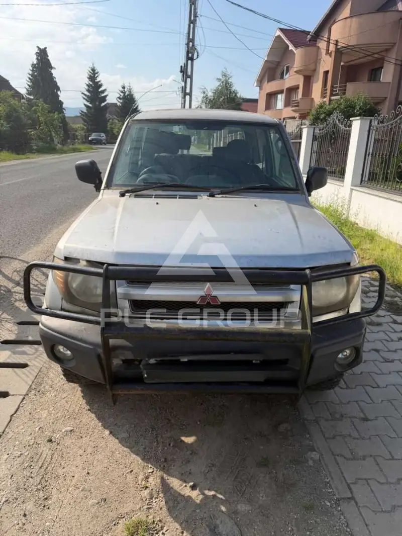 2000 Mitsubishi PAJARO