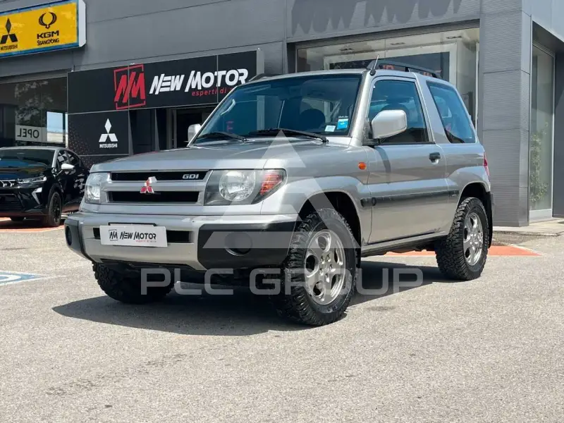 2000 Mitsubishi PAJARO