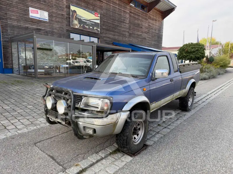 2000 Nissan Navara