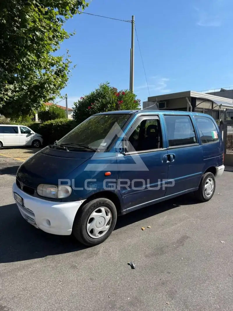 2000 Nissan Serena