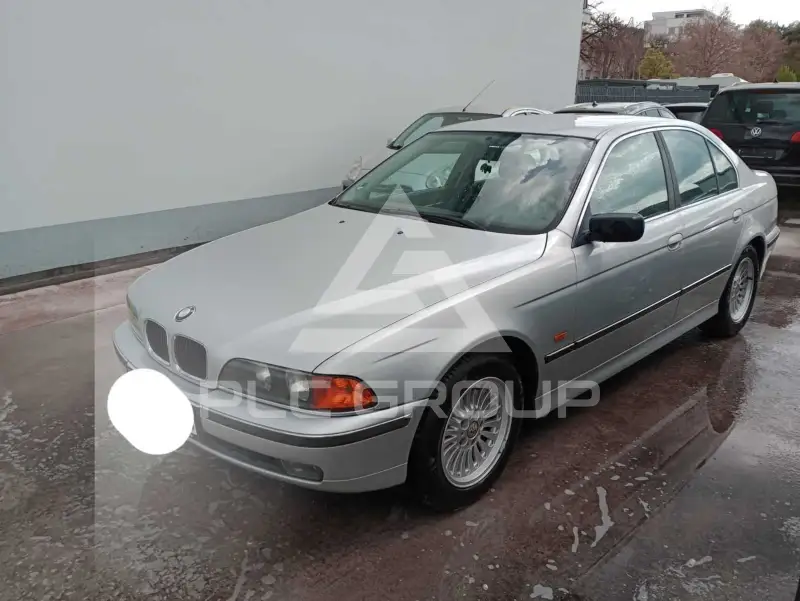 2000 BMW 523