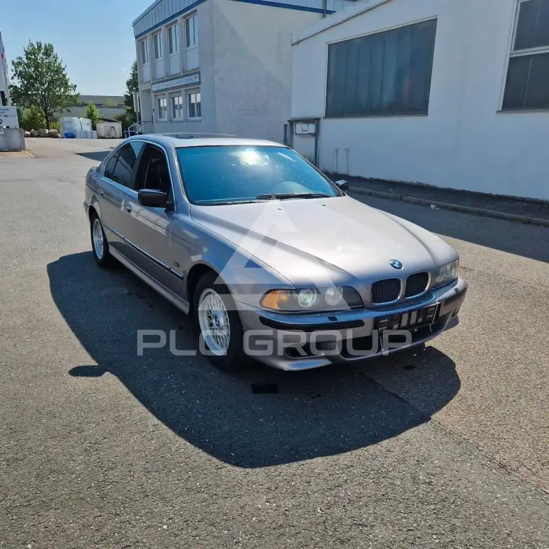 2000 BMW 523