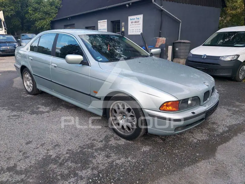 2000 BMW 523