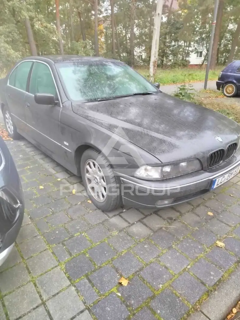 2000 BMW 523