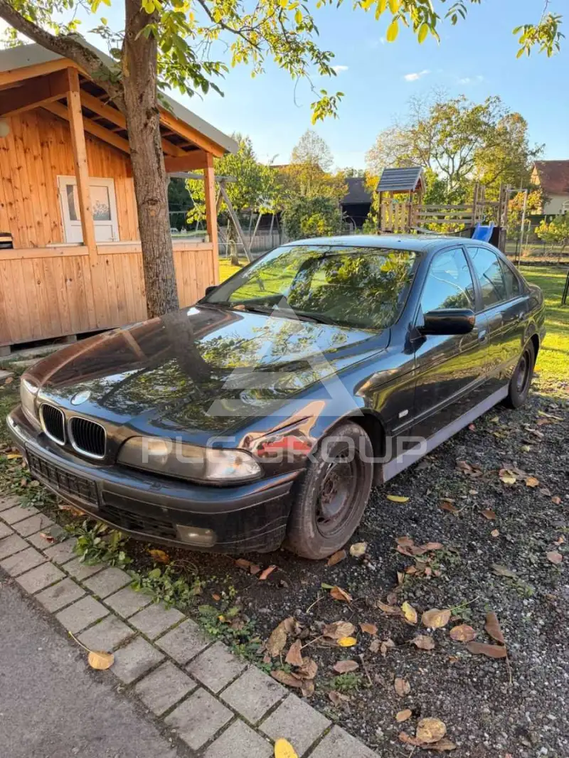 2000 BMW 525