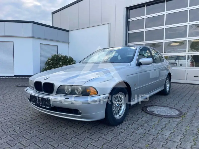 2000 BMW 525