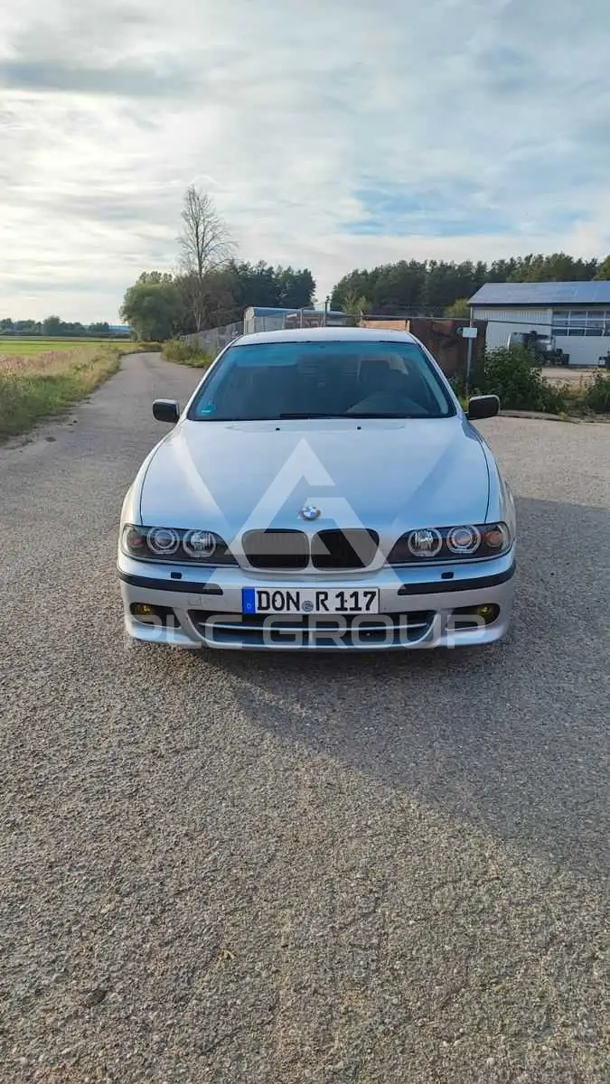 2000 BMW 525