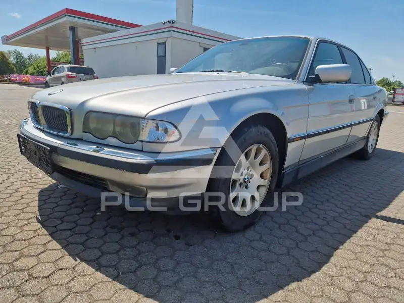 2000 BMW 735