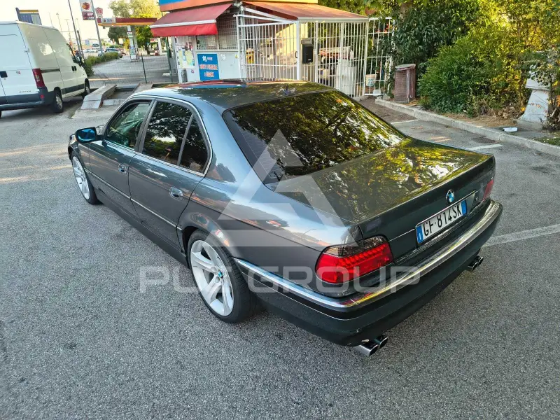 2000 BMW 735