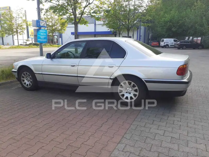 2000 BMW 730